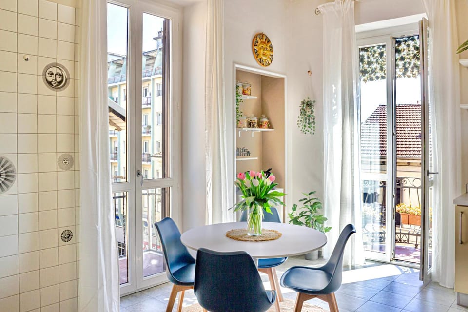 Balcony/Terrace, Living room, Seating area, Dining area