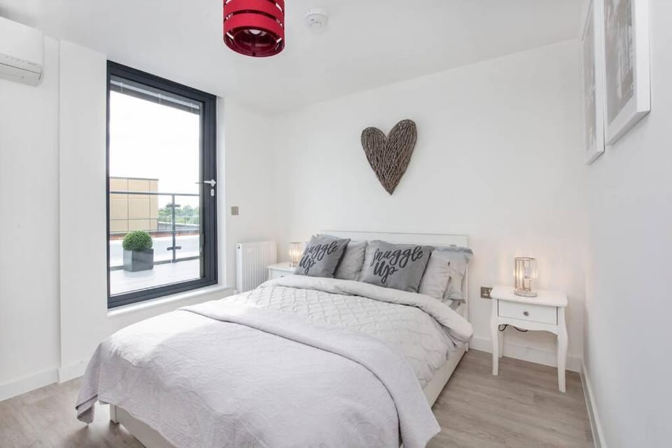 2 Bedroom Penthouse - large balcony - Minster view Apartment in York