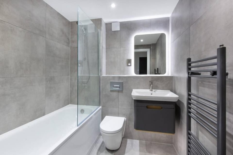 2 Bedroom Penthouse - large balcony - Minster view Apartment in York