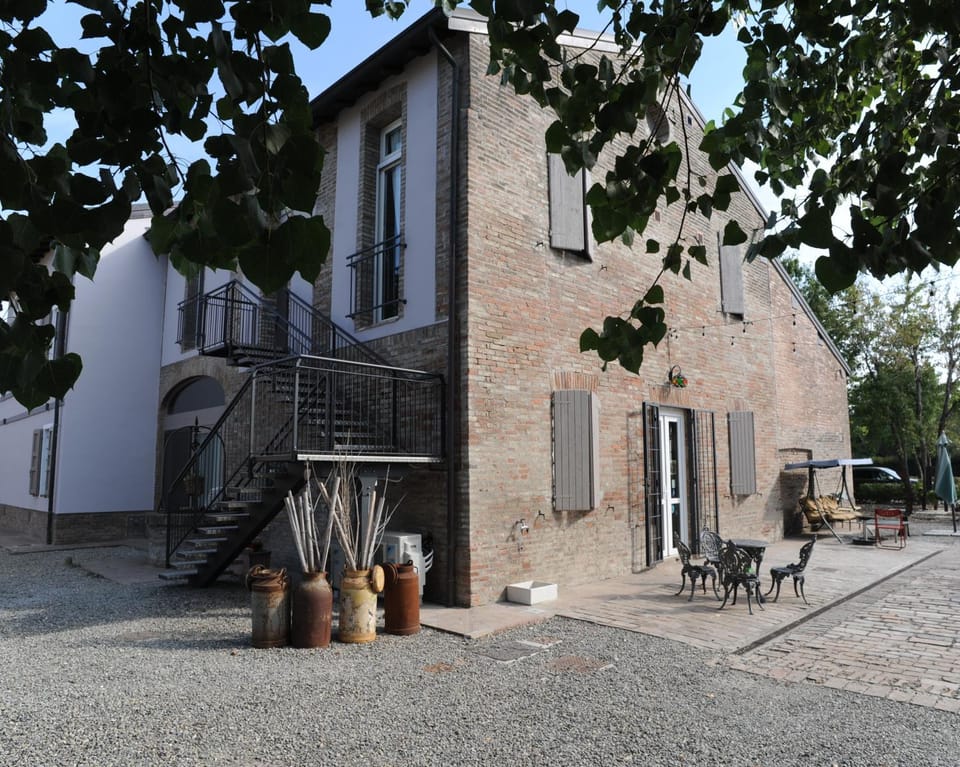 Property building, Patio, Facade/entrance