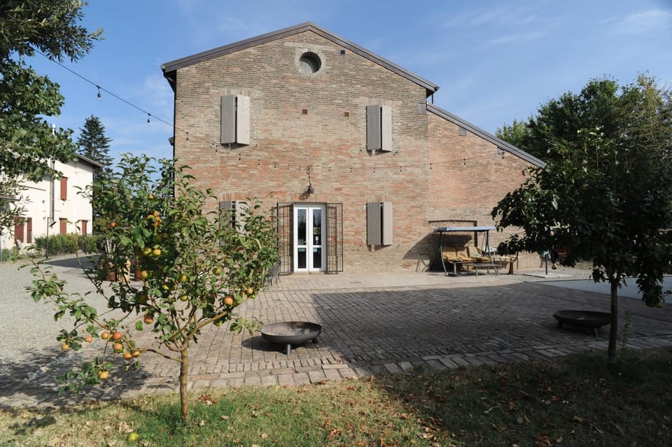 Property building, Patio, Facade/entrance, Garden