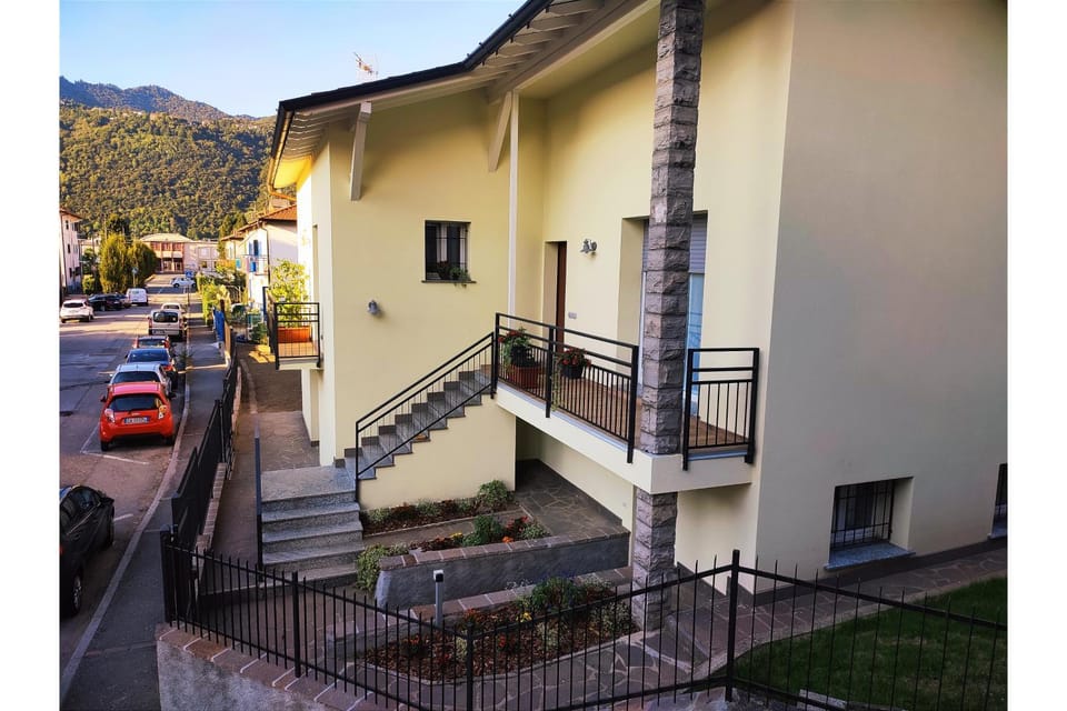 Property building, Neighbourhood, Balcony/Terrace
