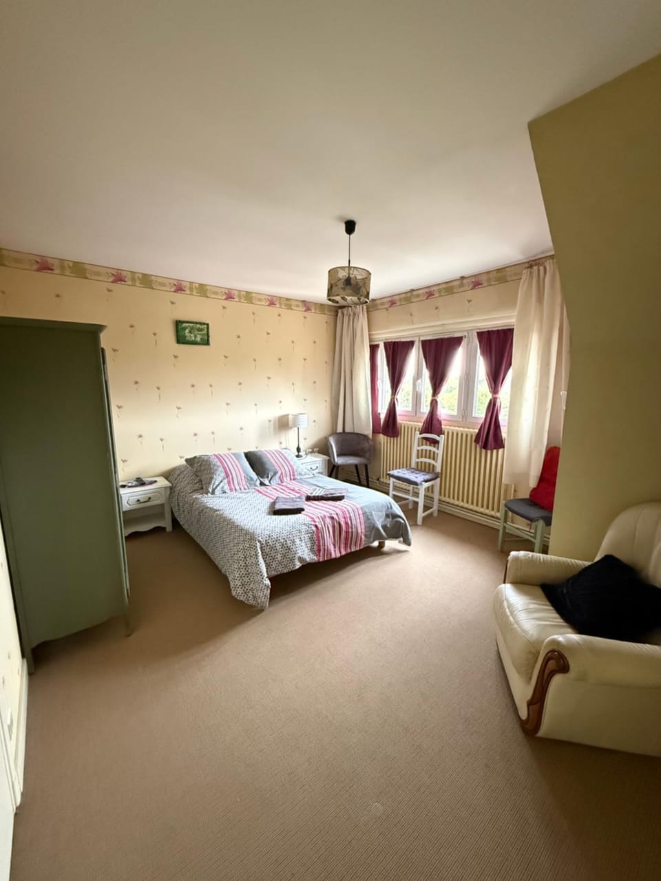 Les Trois chambres de LYLY situées a Brou Vacation rental in Centre-Val de Loire