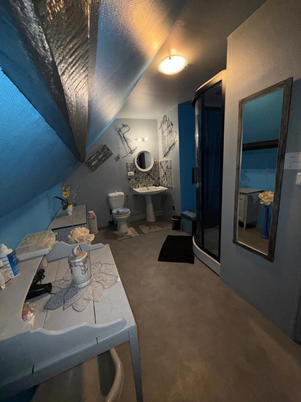 Shower, Toilet, Bathroom