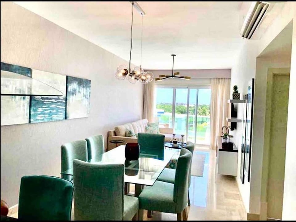 Restaurant/places to eat, Communal lounge/ TV room, TV and multimedia, Dining area