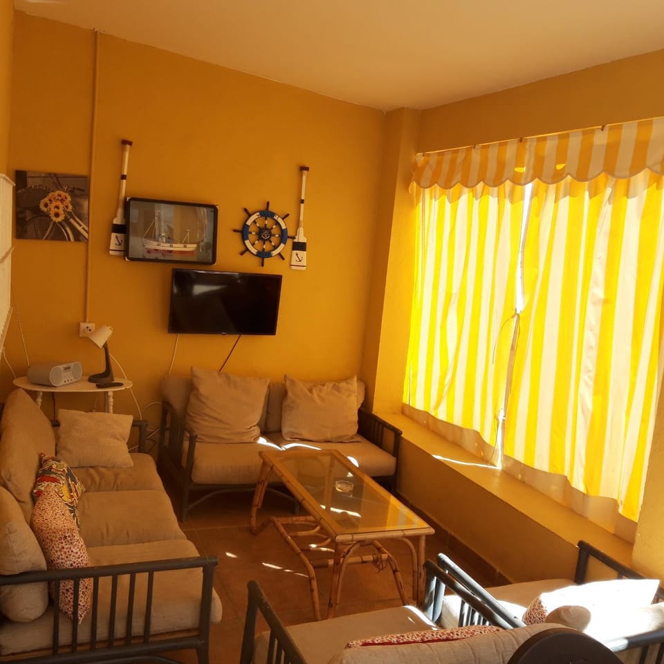 Casa a pie de playa, con patio. Zona Miramar. House in Punta Umbría