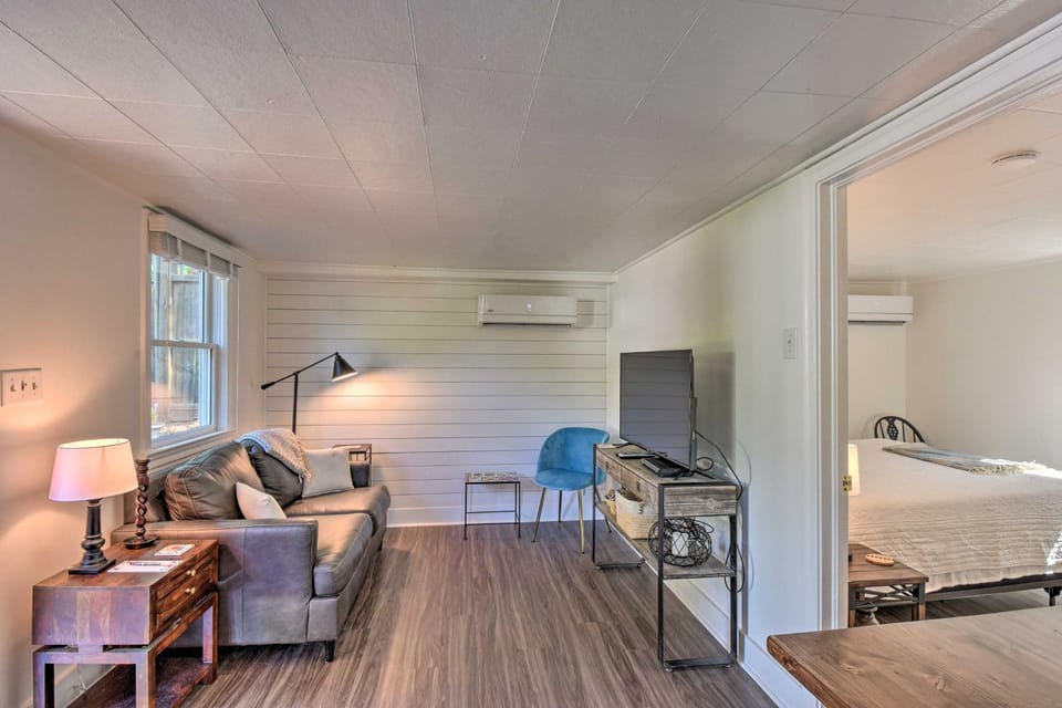 Cozy Athens Cottage: Walk to Sanford Stadium! House in Athens