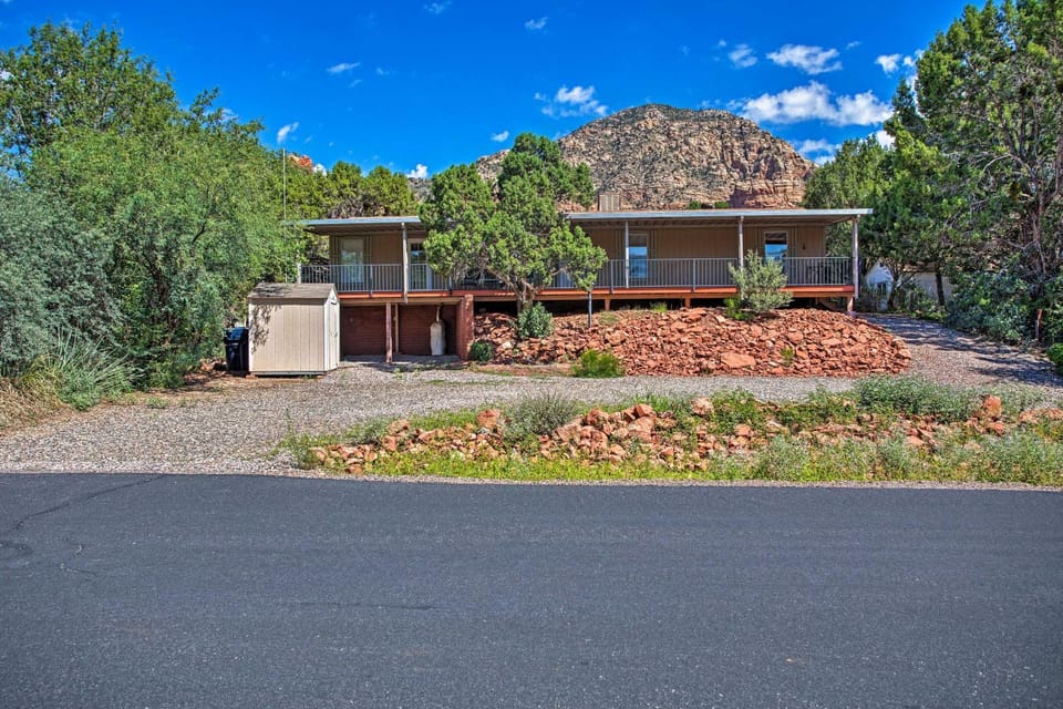Sedona Home with View, Half-Mi to Chimney Rock! House in Sedona