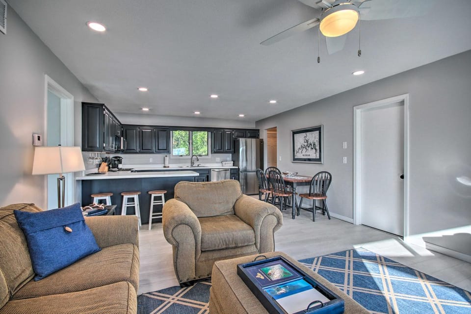 Table Rock Lake Hideaway with Deck Bring Your Boat! House in Roaring River Township