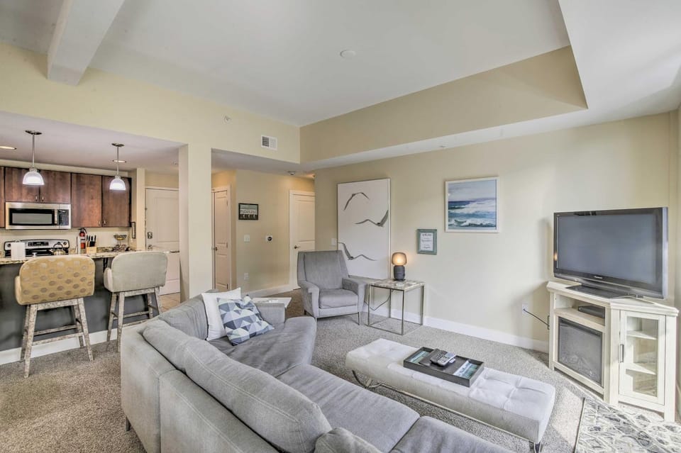 Grand Haven Condo w/ Patio < 1 Mi to Downtown House in Grand Haven