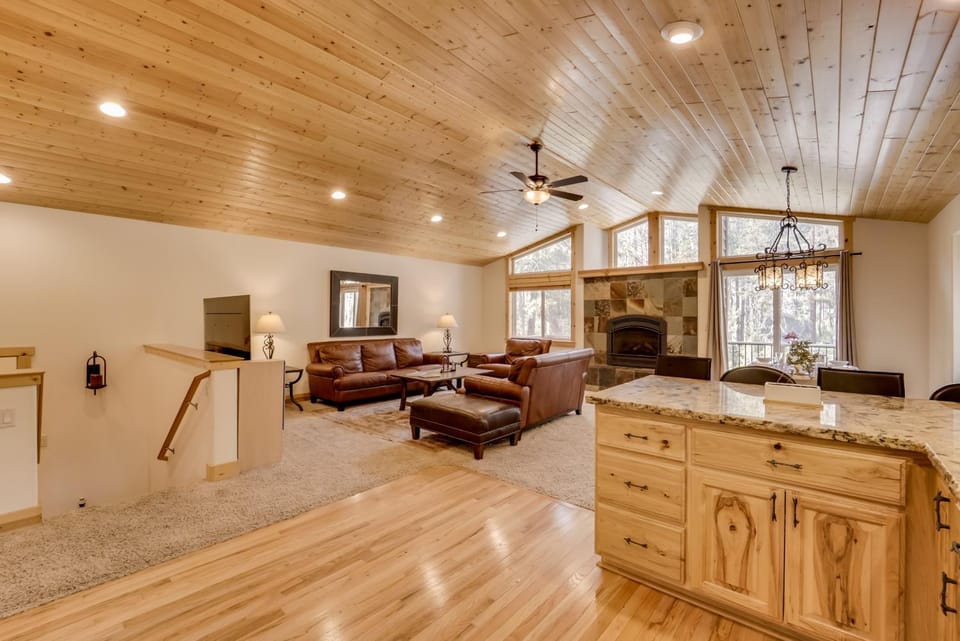 Near Donner Lake & Skiing: Soda Springs Cabin! Cabin in Sierra Nevada