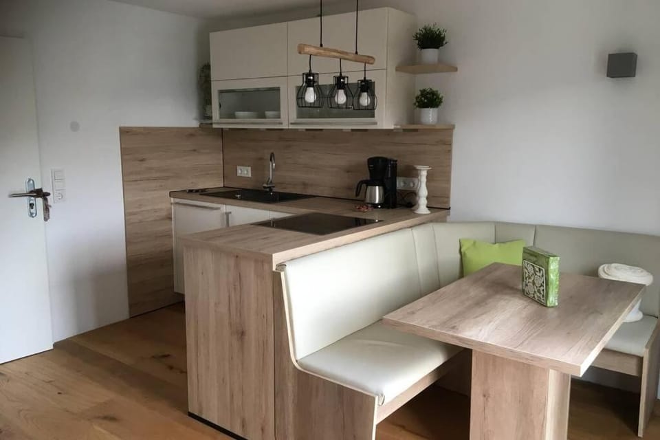 Dining area, kitchen