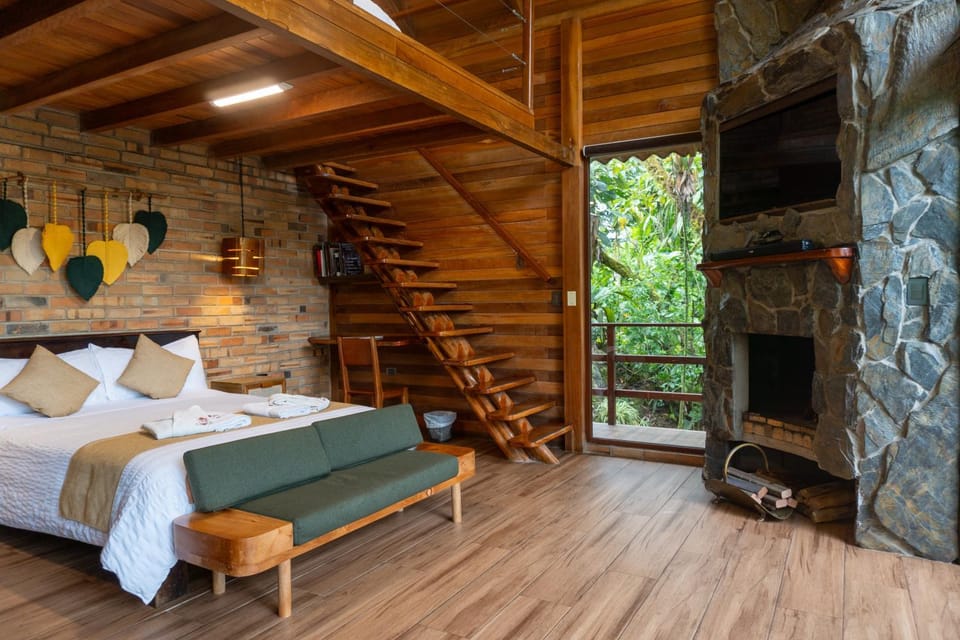 TV and multimedia, Photo of the whole room, Seating area, fireplace