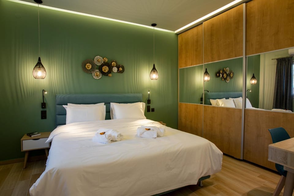 Bed, Photo of the whole room, Bedroom, towels, wardrobe