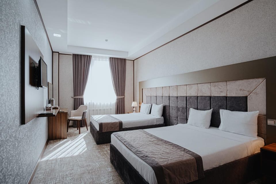 Bed, TV and multimedia, Living room, Photo of the whole room, Bedroom