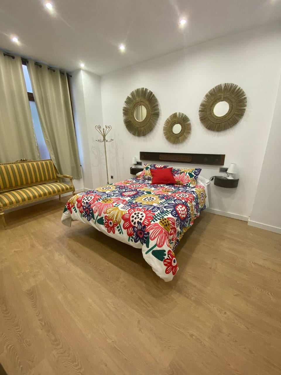 Property building, Bed, Photo of the whole room, Decorative detail, Bedroom
