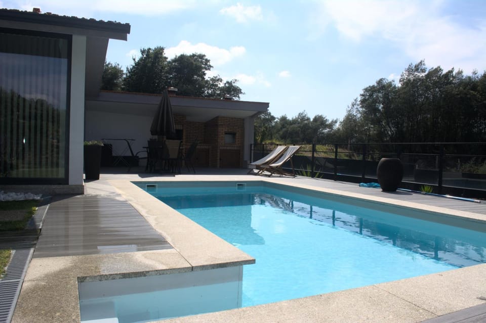 Patio, Swimming pool, Swimming pool