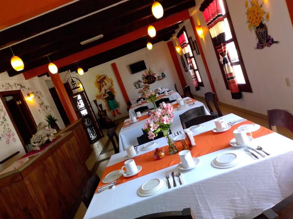 Restaurant/places to eat, Dining area