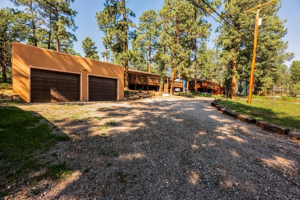 Property building, Natural landscape, Garden, Parking