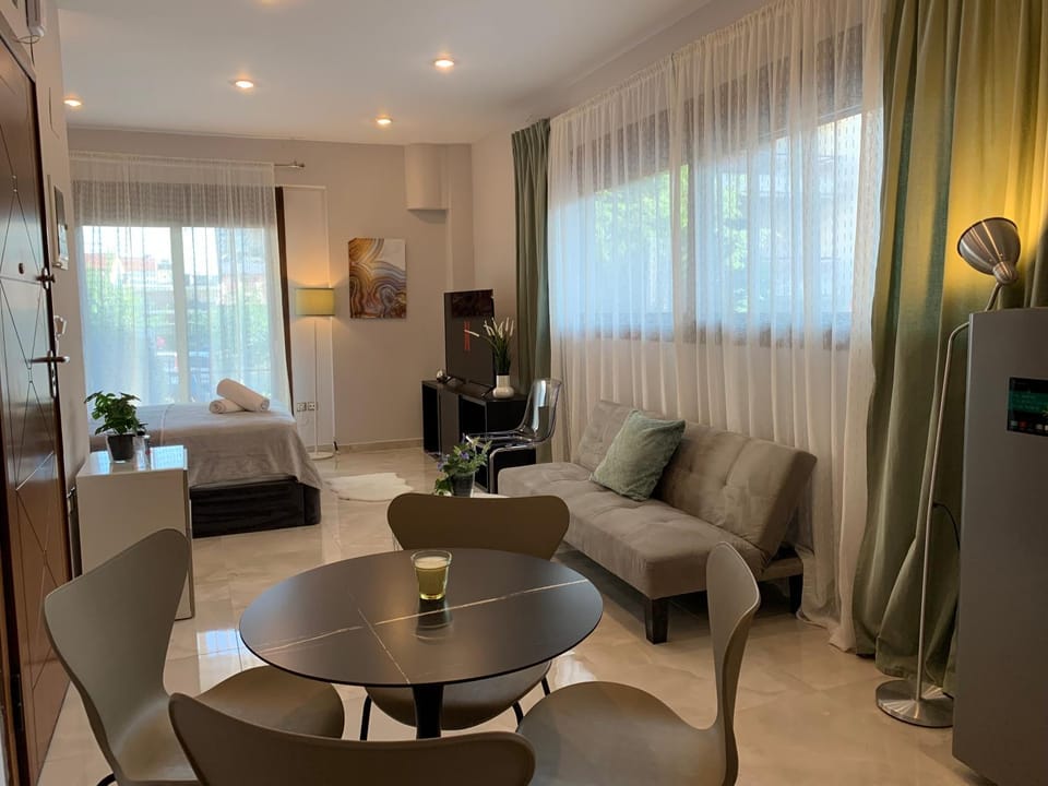 Living room, Seating area, Dining area