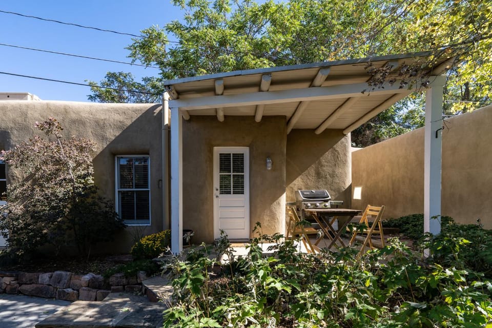 Property building, Patio, Facade/entrance, BBQ facilities, Garden