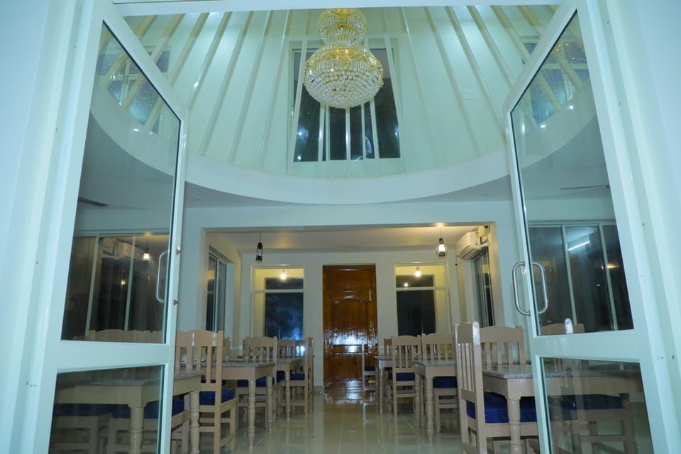 Restaurant/places to eat, Restaurant/places to eat
