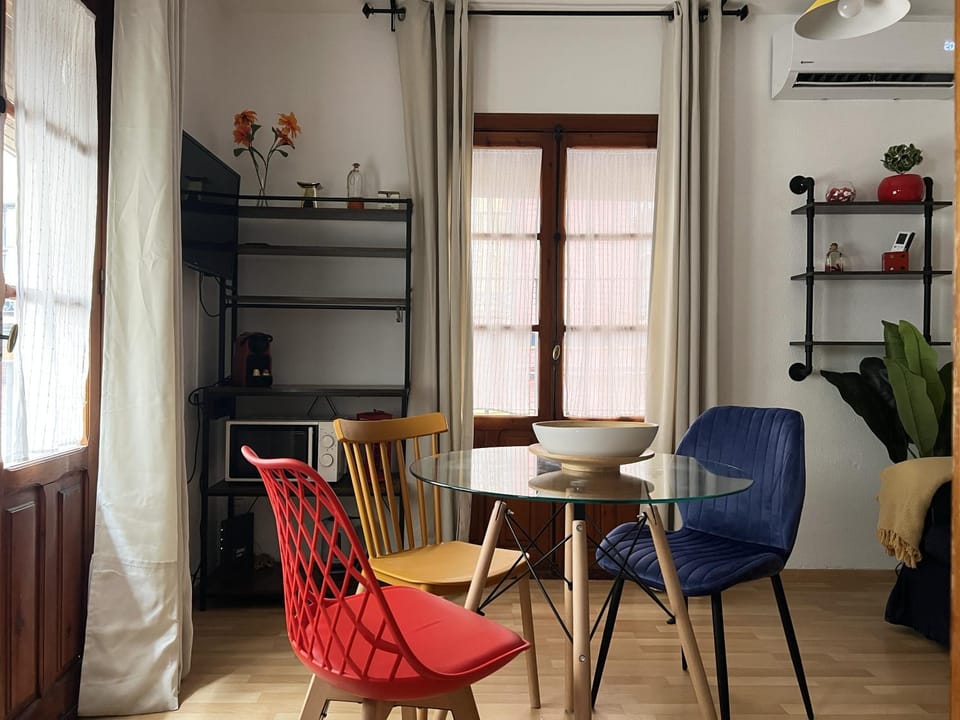 TV and multimedia, Balcony/Terrace, Kitchen or kitchenette, Living room, Seating area, Dining area, microwave, air conditioner