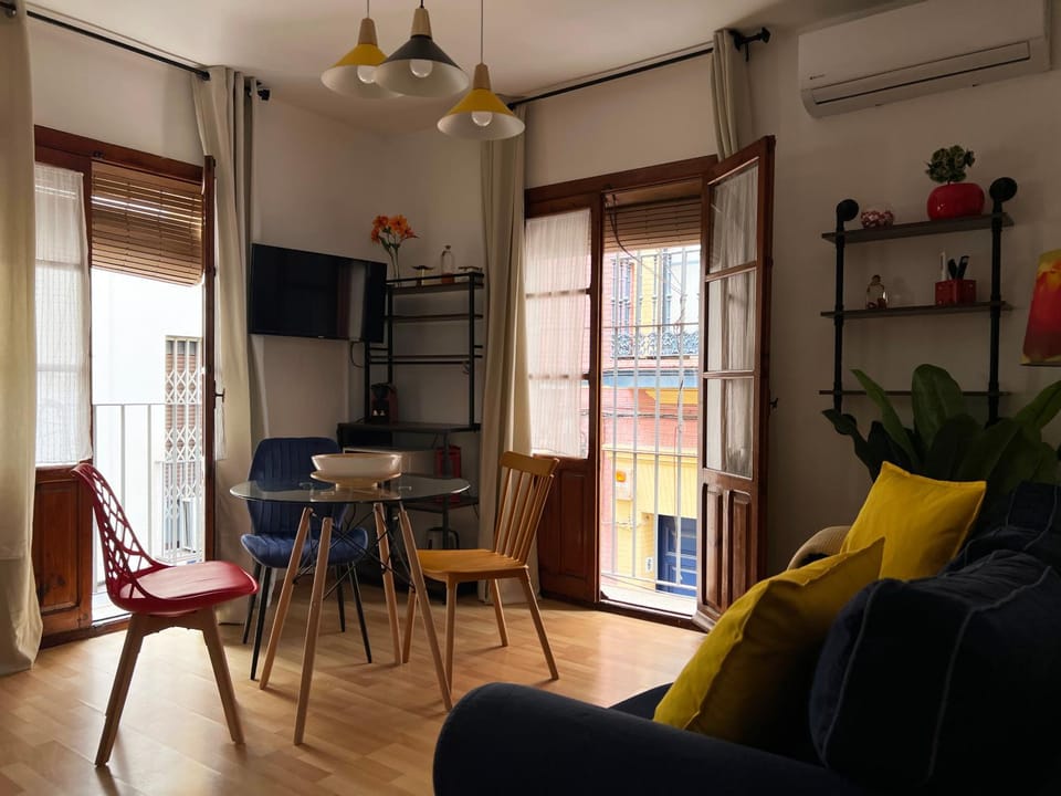 TV and multimedia, Balcony/Terrace, Living room, Photo of the whole room, Dining area, internet, air conditioner