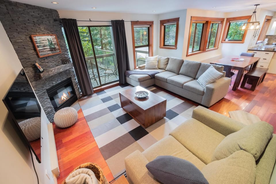 TV and multimedia, Living room, Seating area, flat iron