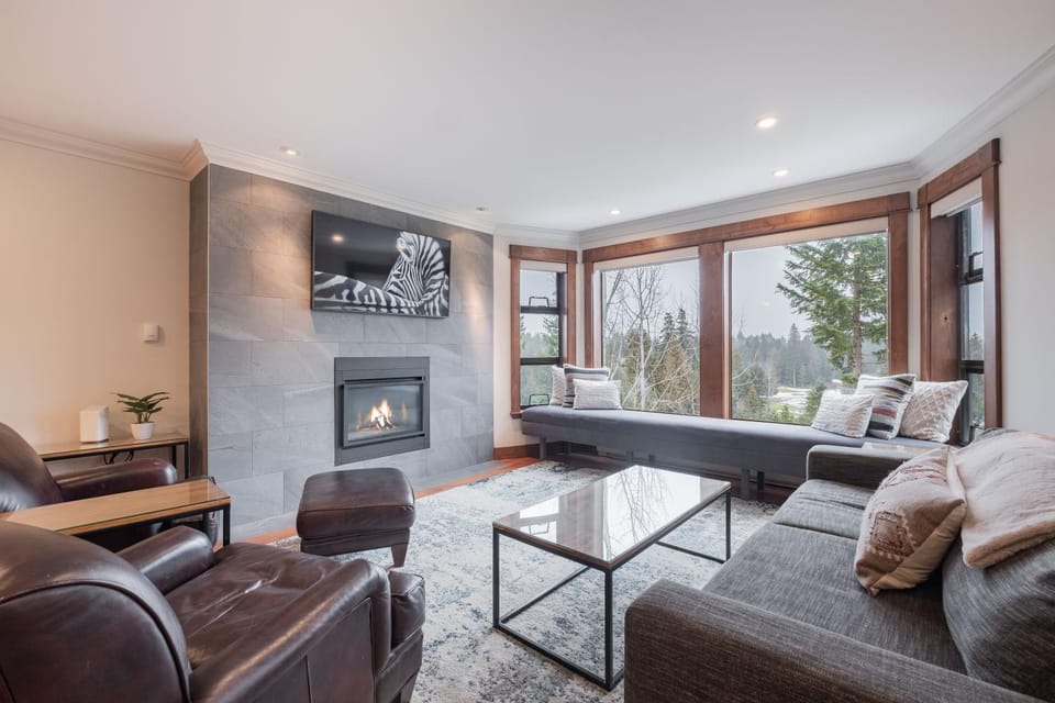 TV and multimedia, Living room, Seating area, flat iron