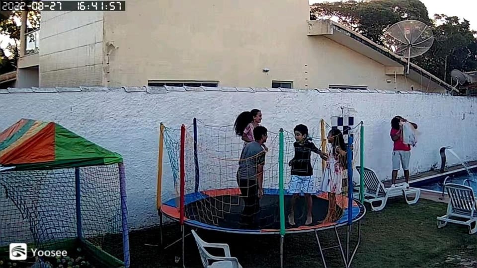 Casa com piscina e estacionamento, próximo á praia House in State of Bahia