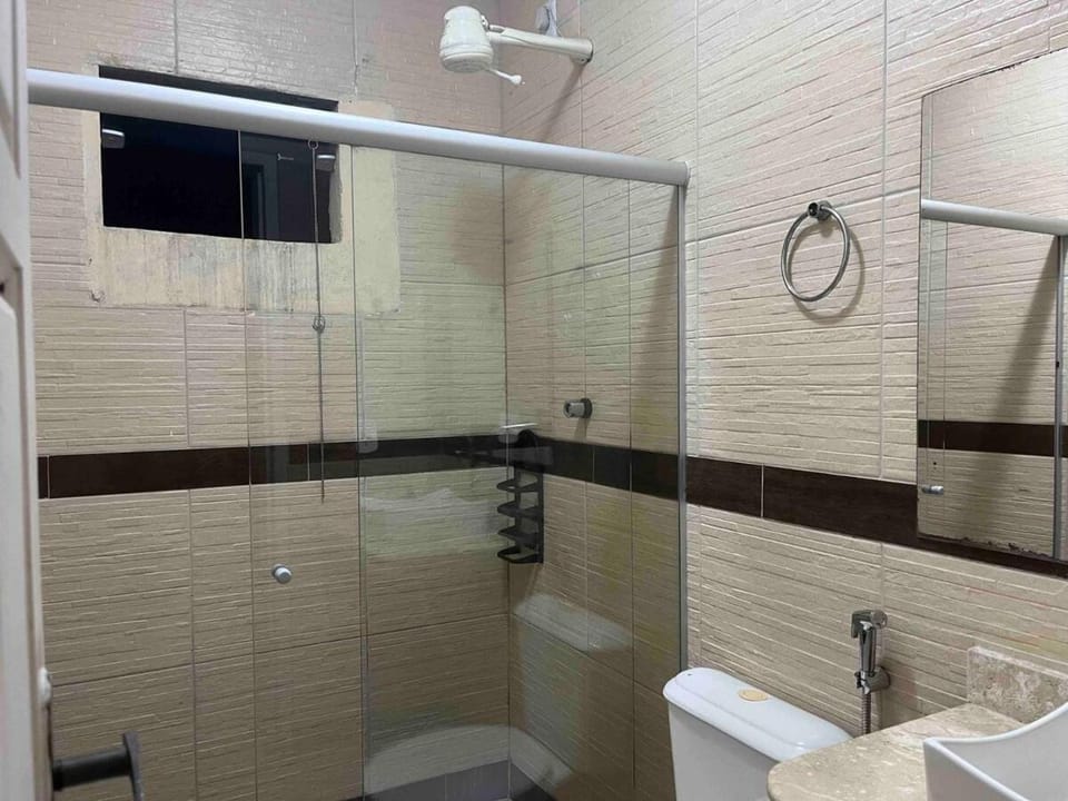 Casa com piscina e estacionamento, próximo á praia House in State of Bahia