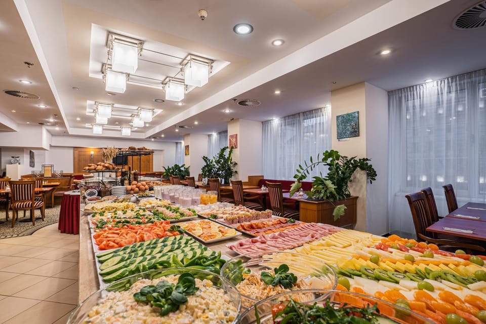 Restaurant/places to eat, Buffet breakfast