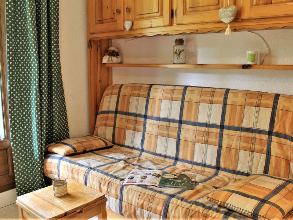 Studio cabine 5 couchages, proche commodités, téléski, balcon sud, ski casier - FR-1-330-531 Cabin in Piedmont