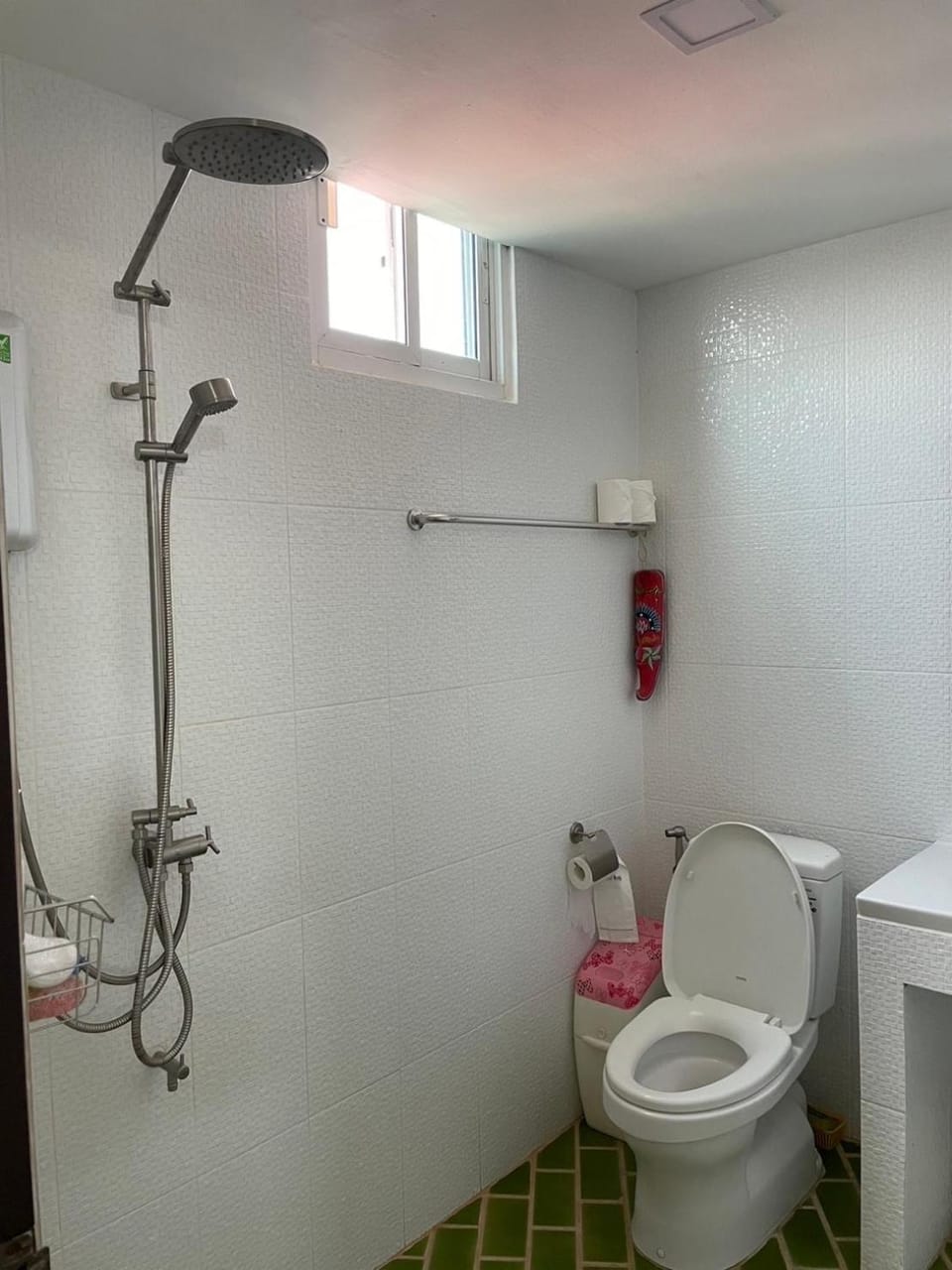 Shower, Toilet