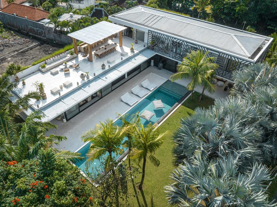 Villa Bull House Amazing 6 bedrooms contemporary villa in Seminyak Villa in North Kuta