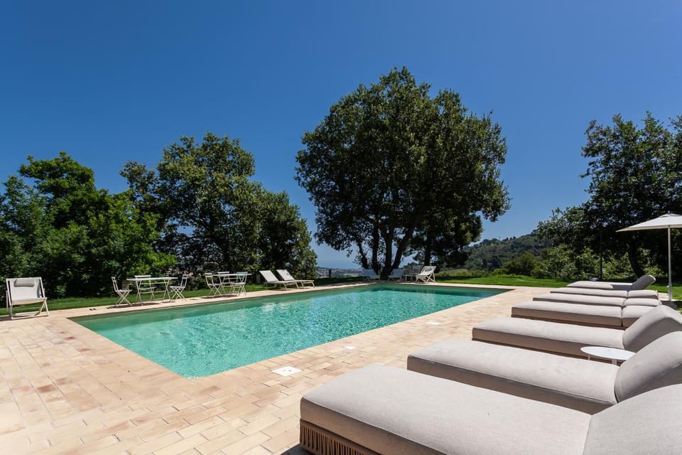 Swimming pool, sunbed