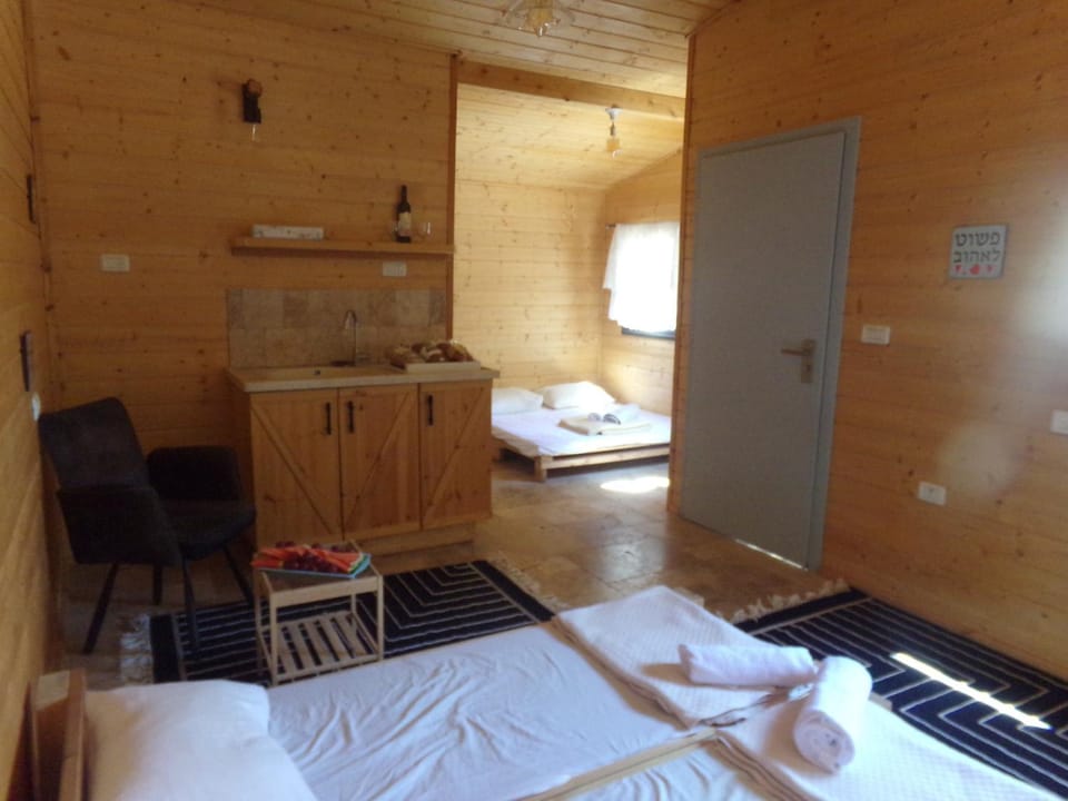 תפארת עזך- לשומרי מצוות Nature lodge in North District