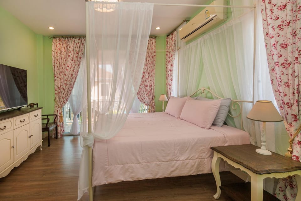 Grande Pool Villa BBQ&Pool party Villa in Chon Buri Changwat