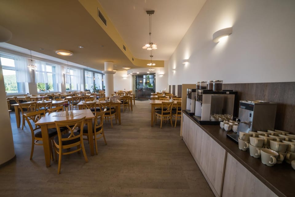 Restaurant/places to eat, Food and drinks