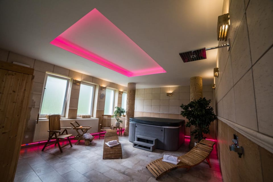 Hot Tub, Sauna, Spa and wellness centre/facilities