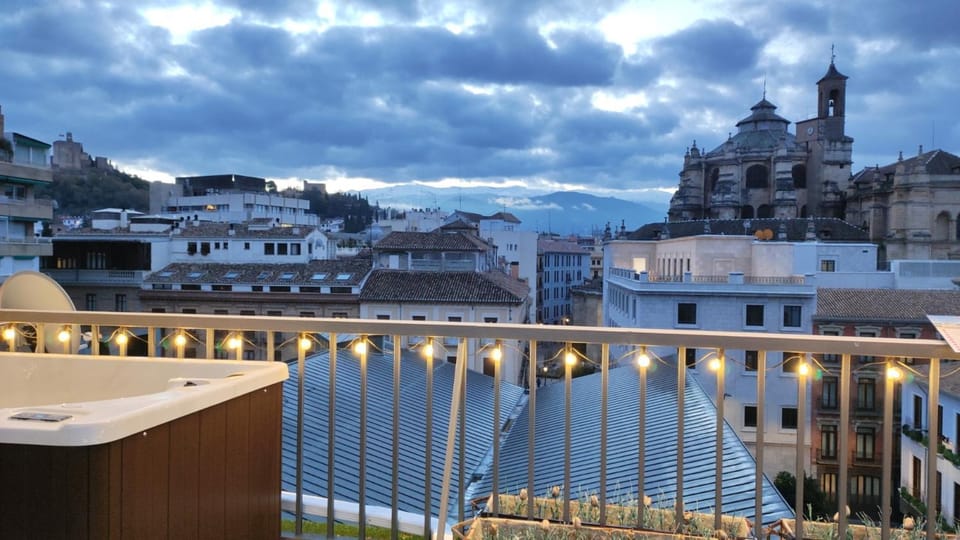 Balcony/Terrace, Spa and wellness centre/facilities, City view, Landmark view, Mountain view