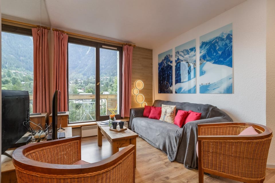 Living room, Seating area, Mountain view