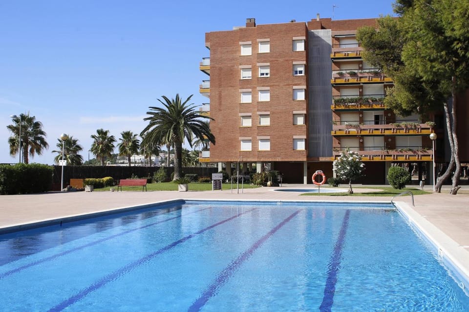 AT136 Els Pins, primera línea, piscina, parking Apartment in Torredembarra