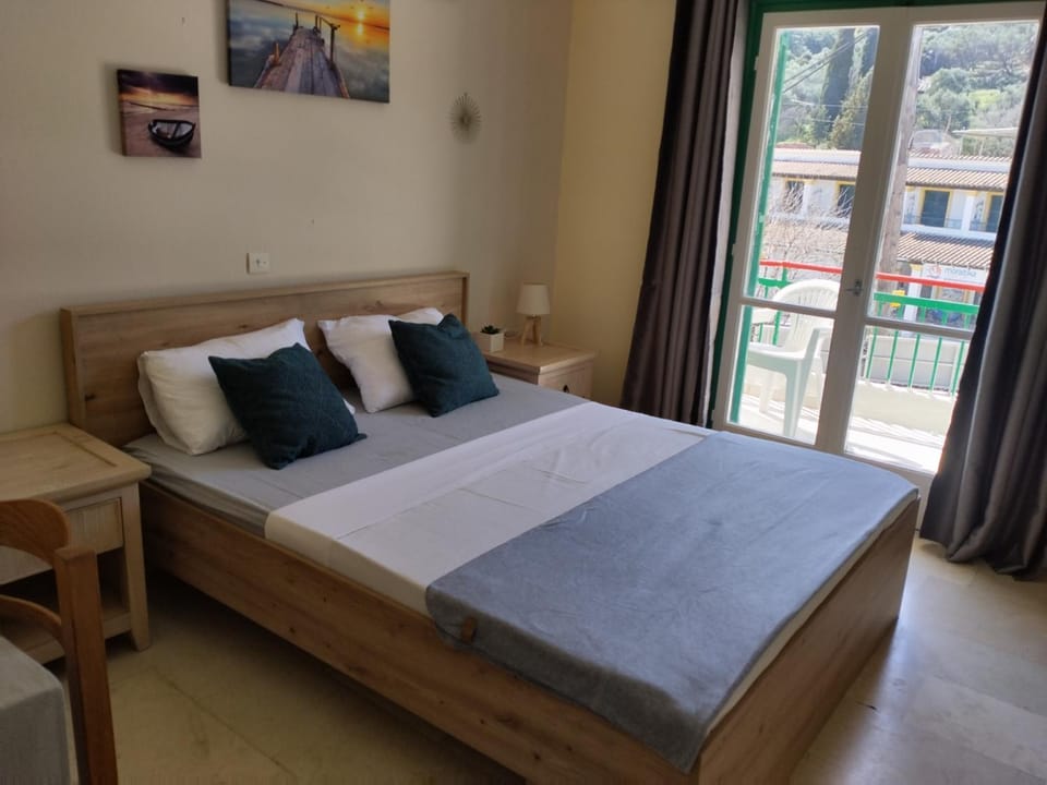 Bed, Balcony/Terrace, Bedroom
