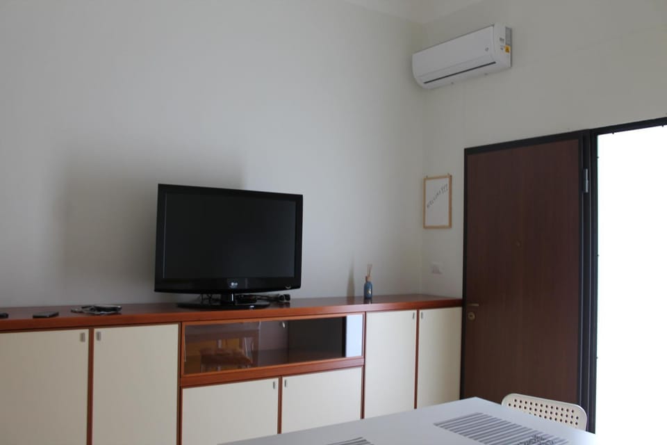TV and multimedia, kitchen, air conditioner