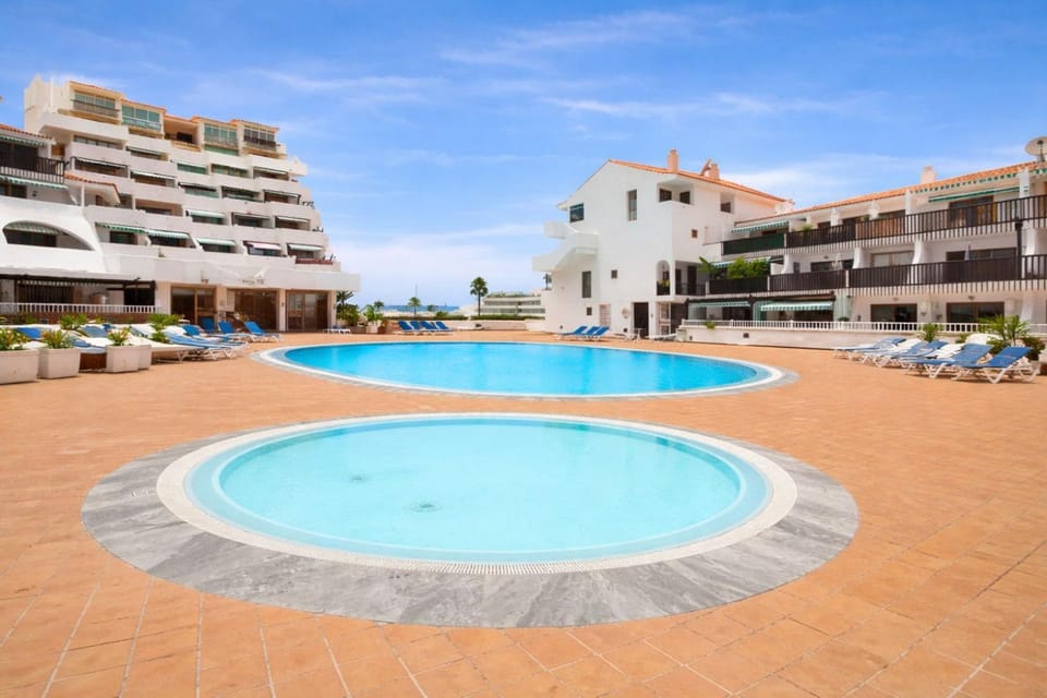 Property building, Pool view, Swimming pool, sunbed