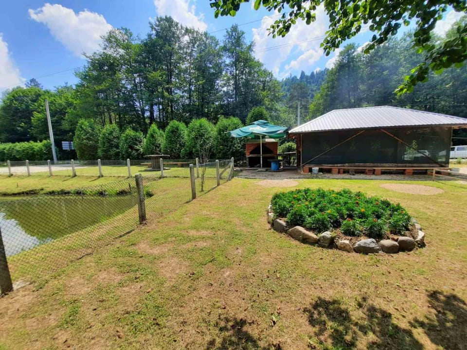 Vikendice Bungalovi Menzil Apartment in Federation of Bosnia and Herzegovina
