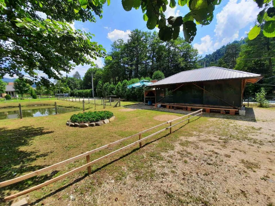 Vikendice Bungalovi Menzil Apartment in Federation of Bosnia and Herzegovina