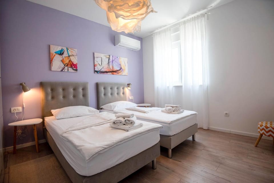 Villa Lumaka Sun - Amazing Home In Brodarica with 4 Bedrooms, Wifi, Outdoor Swimming Pool and Heated Swimming Pool Villa in Šibenik